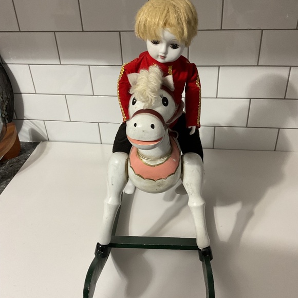VTG Enesco 1981 Vintage Porcelain Boy Soldier Doll Musical Wooden Rocking Horse - Picture 4 of 13